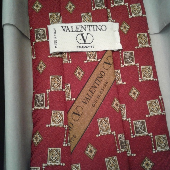 🍷 Valentino 💯% Silk Tie 🍷 - Picture 5 of 6